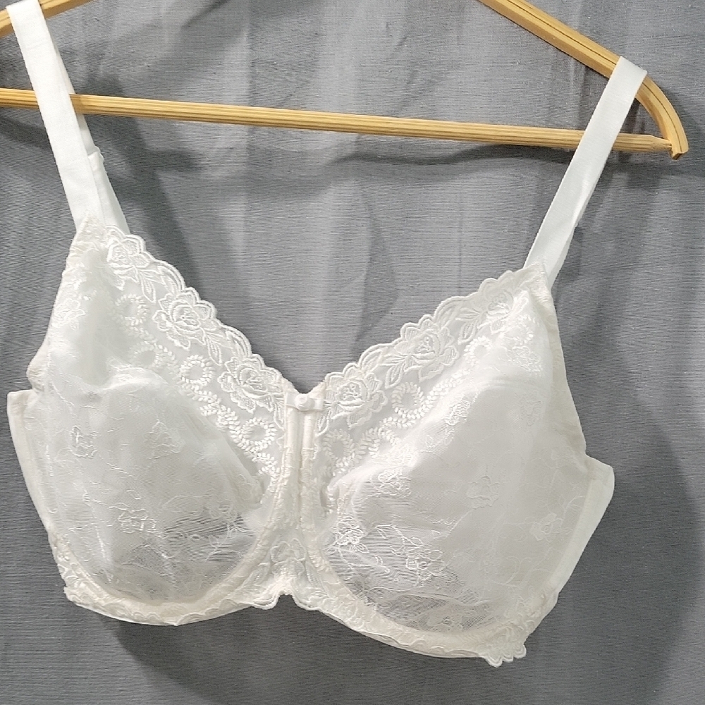 Wacoal White Lace Full Coverage Underwire Bra